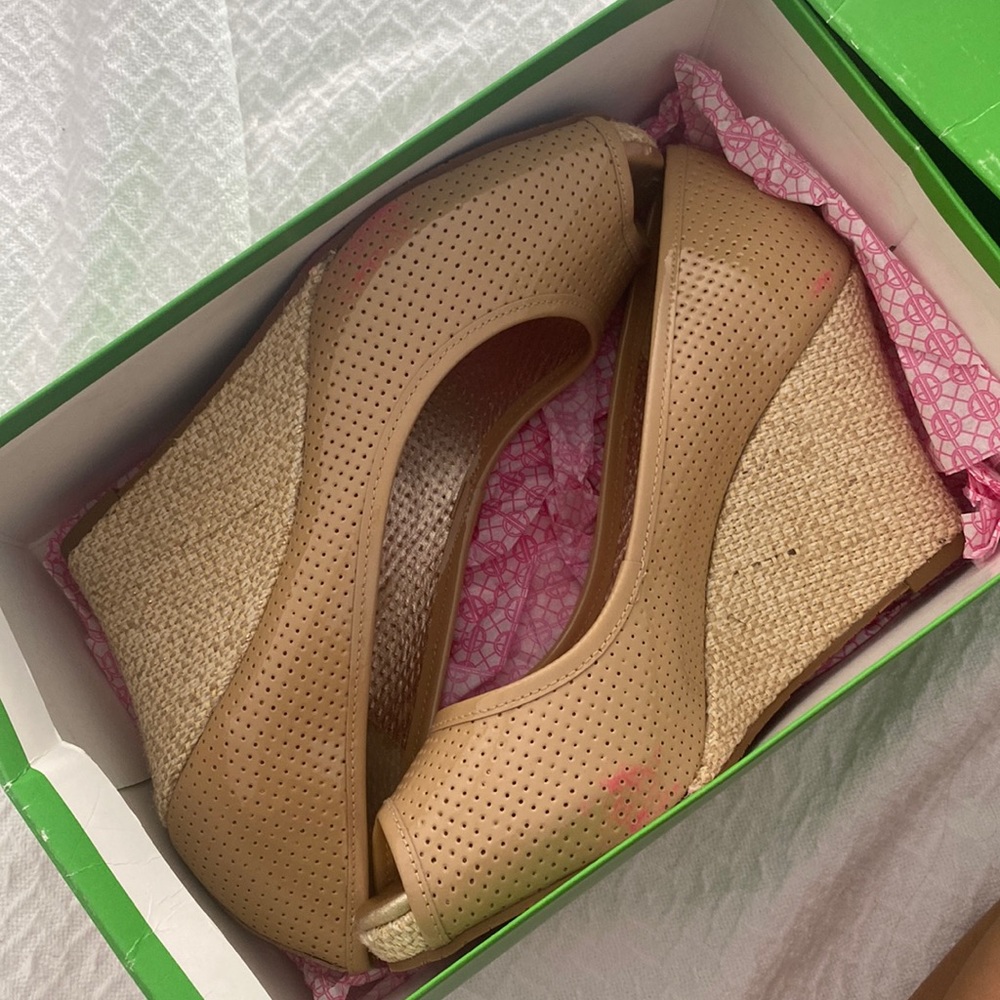 NEW Tan wedges